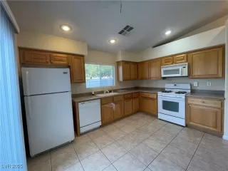 Photo #2: 2733086 Listing 