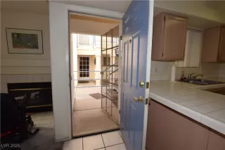 Photo #2: 2733122 Listing 