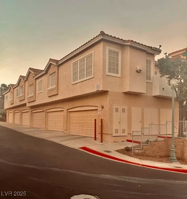 MLS: 2733150 Condo For Sale