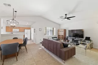 Photo #1: 2733161 Listing