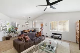 Photo #3: 2733161 Listing