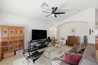 Photo #4: 2733161 Listing