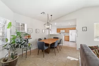 Photo #5: 2733161 Listing