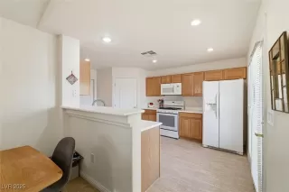 Photo #6: 2733161 Listing