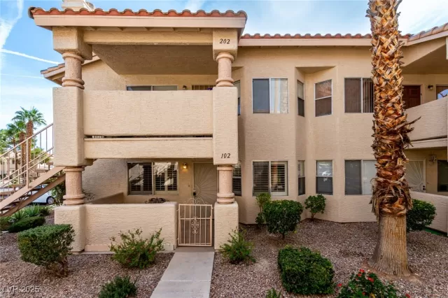 MLS: 2733192 Condo For Sale