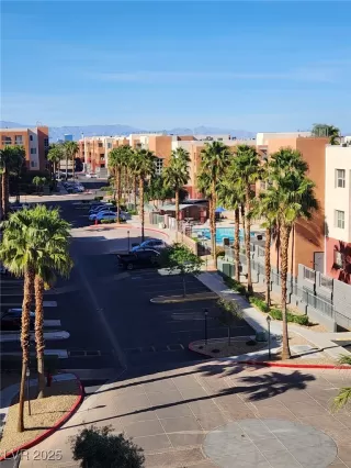 Photo #3: 2733206 Listing 