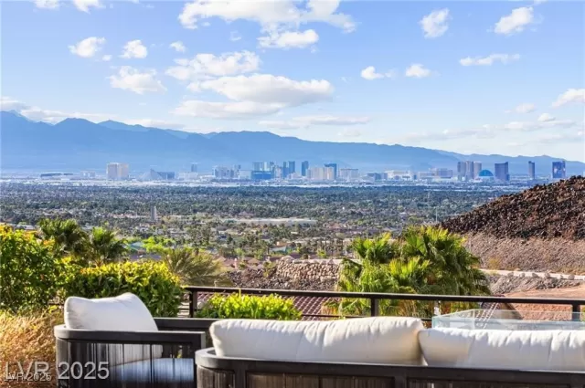 MLS: 2733230 Condo For Sale