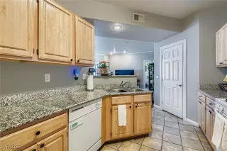 Photo #4: 2733290 Listing