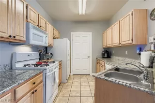 Photo #6: 2733290 Listing