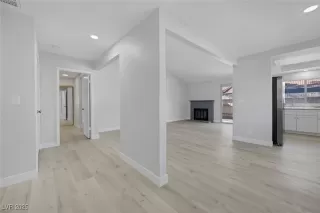 Photo #4: 2733291 Listing