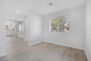 Photo #6: 2733291 Listing