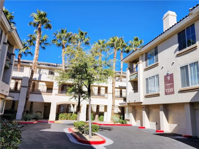 MLS: 2733344 Condo For Sale