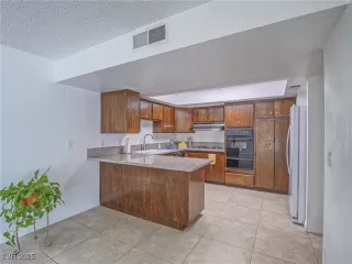 Photo #3: 2733403 Listing