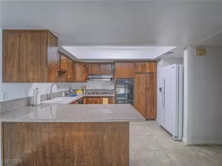 Photo #5: 2733403 Listing