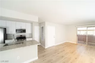 Photo #4: 2733406 Listing