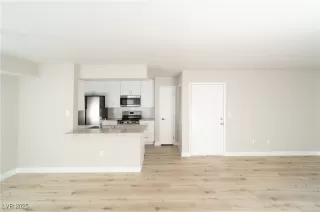 Photo #5: 2733406 Listing