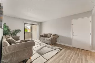 Photo #4: 2733428 Listing