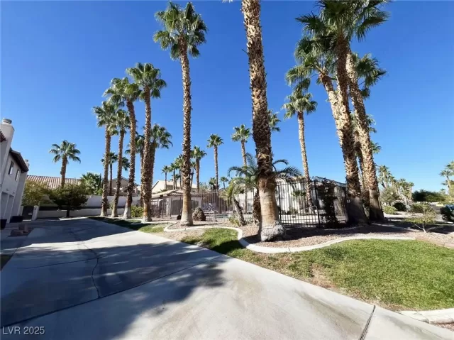 MLS: 2733482 Condo For Sale