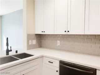 Photo #2: 2733482 Listing