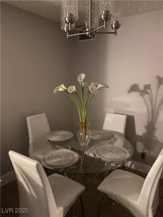 Photo #1: 2733489 Listing 