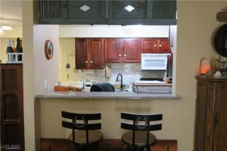 Photo #4: 2733495 Listing