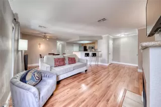 Photo #5: 2733531 Listing