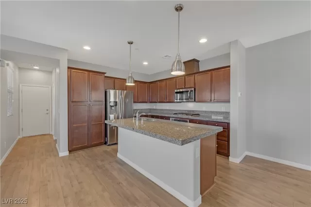 MLS: 2733536 Condo For Sale