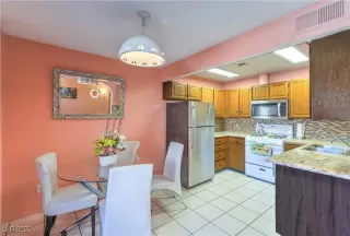 Photo #6: 2733547 Listing