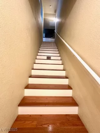 Photo #1: 2733556 Listing 