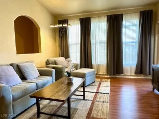 Photo #3: 2733556 Listing 