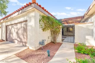 Photo #2: 2733557 Listing