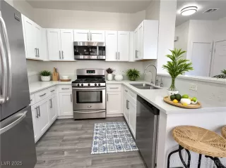 Photo #3: 2733562 Listing