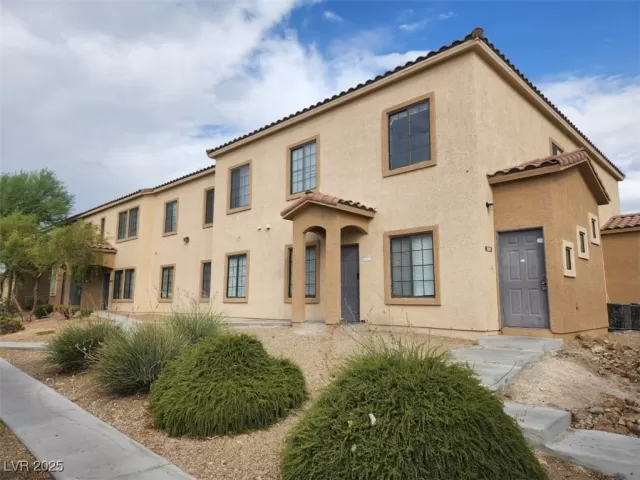 MLS: 2733572 Condo For Sale