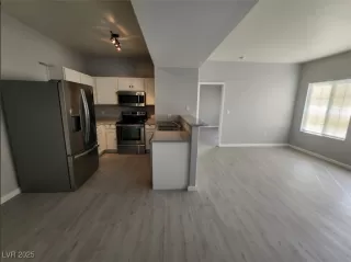 Photo #3: 2733572 Listing 