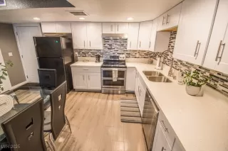 Photo #3: 2733595 Listing