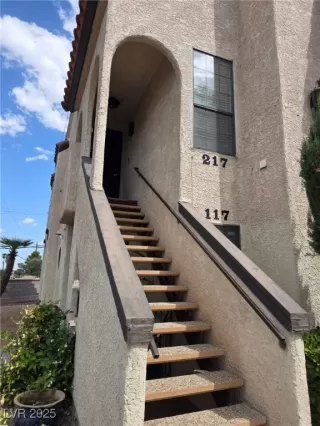 Photo #2: 2733670 Listing