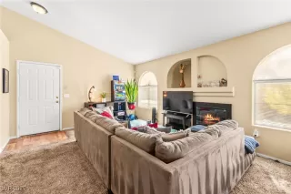 Photo #3: 2733730 Listing 