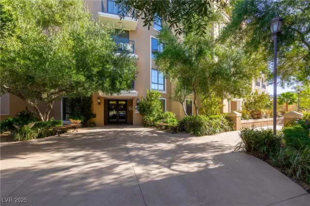 MLS: 2733744 Condo For Sale