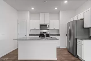 Photo #4: 2733768 Listing 