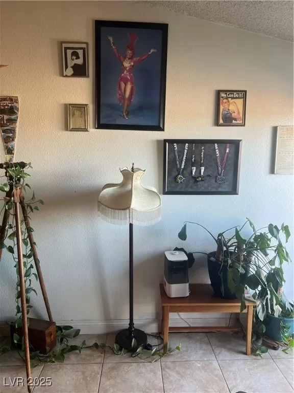 MLS: 2733769 Condo For Sale