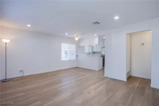 Photo #3: 2733786 Listing 