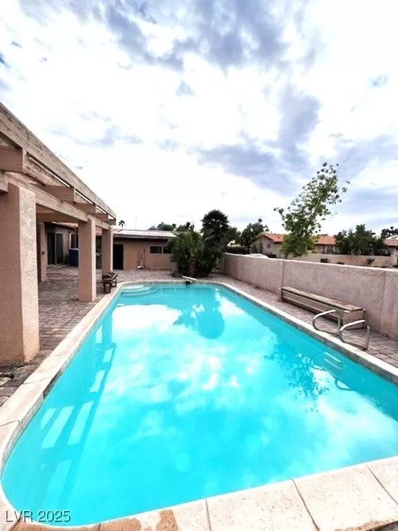 MLS: 2733796 Condo For Sale