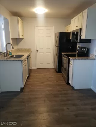 Photo #1: 2733800 Listing 