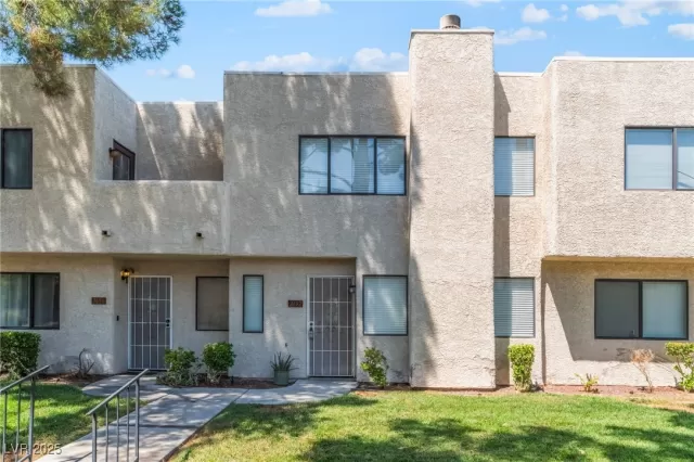 MLS: 2733832 Condo For Sale