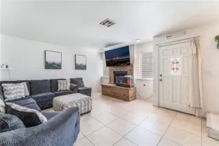 Photo #5: 2733832 Listing 