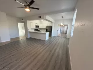 Photo #1: 2733891 Listing 