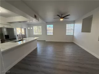 Photo #4: 2733891 Listing 