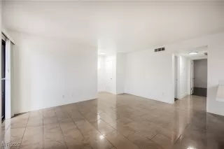 Photo #4: 2733896 Listing