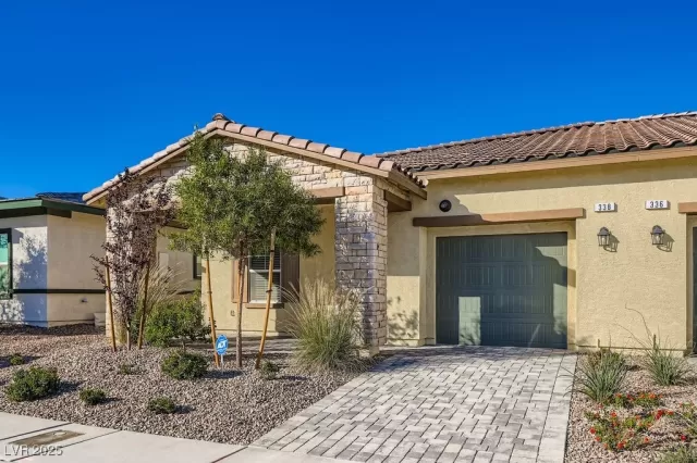 MLS: 2733897 Condo For Sale