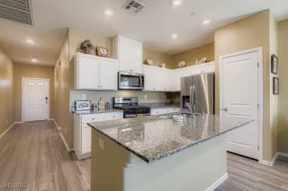 Photo #4: 2733897 Listing